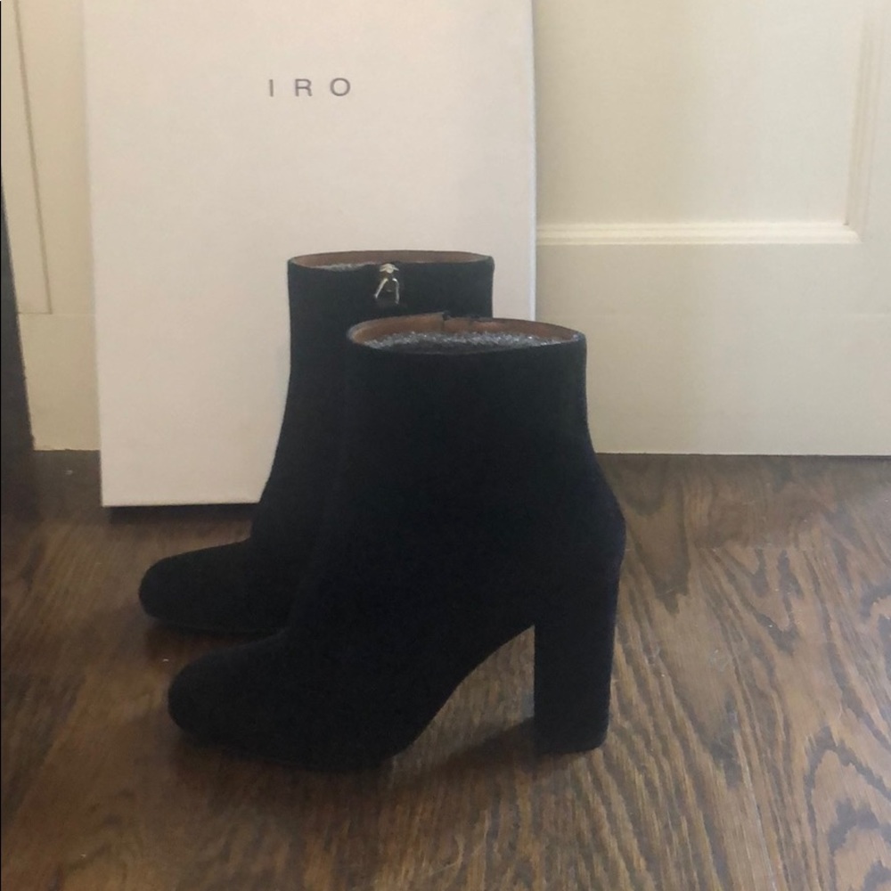Women’s Iro Classic Bootie in Black sz 36